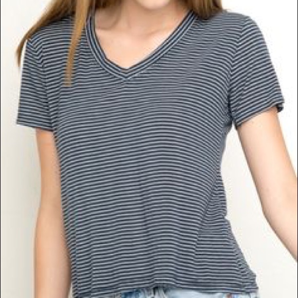 Brandy Melville Tops - ‼️2/$25 Brandy Melville Victoria Tee